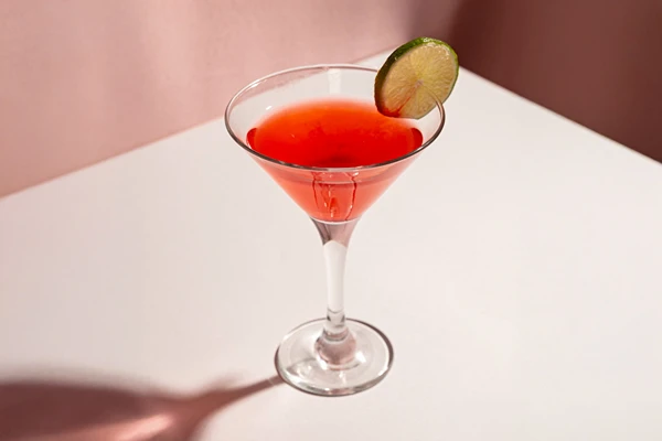 Cosmopolitan - brezčasni koktajl v domači izvedbi