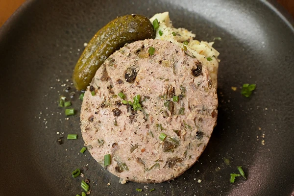 Lunchbox s svinjskim mesnim narezkom