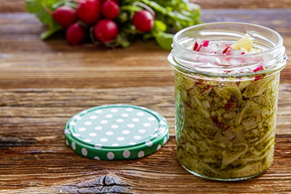 Pesto iz listov redkvice